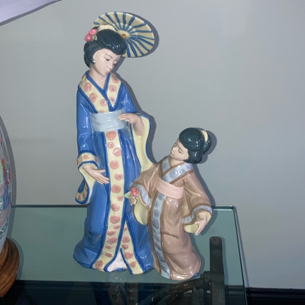Nadal. Exquisite vintage porcelain Japanese-themed double figurine.